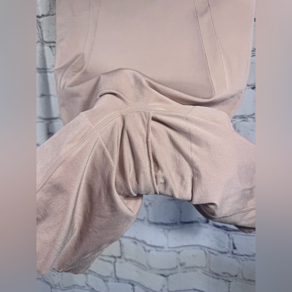 SPANXsculpt™ OnCore High-Waisted Mid-Thigh Short - Picture 3 of 8